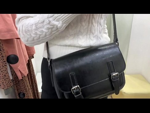 ❤️ Masturbació pública de la jove gossa FeralBerry amb un consolador al provador ❌ Sexe de qualitat al ca.desixxxtube.ru ❌️